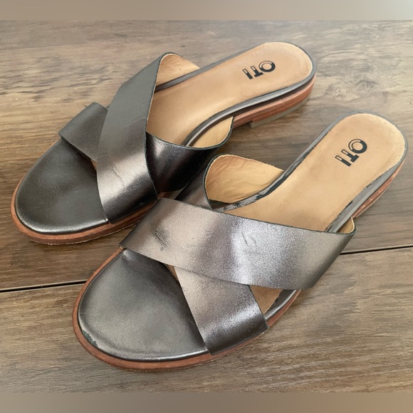 Shoes - OTI Leather Slide Sandals Women’s 8 (Approx) Metallic Crisscross